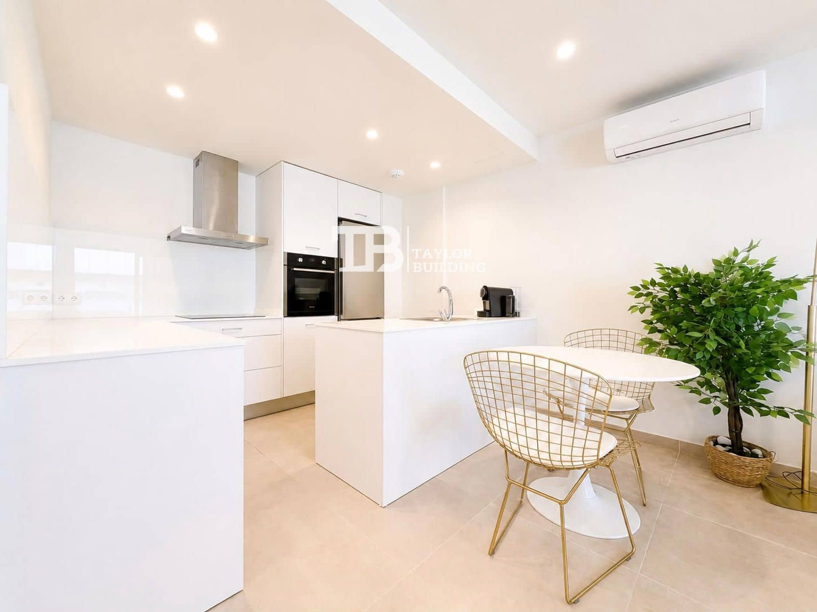 2 bedroom Flat for sale in Son Ferriol with garage - € 515,000 (Ref: 9927952)