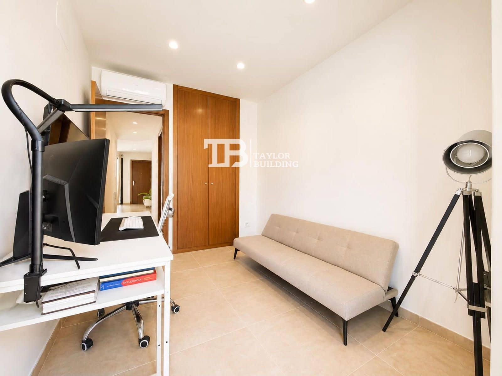 2 bedroom Flat for sale in Son Ferriol with garage - € 515,000 (Ref: 9927952)
