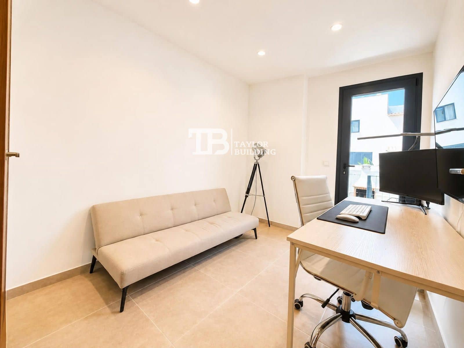 2 bedroom Flat for sale in Son Ferriol with garage - € 515,000 (Ref: 9927952)