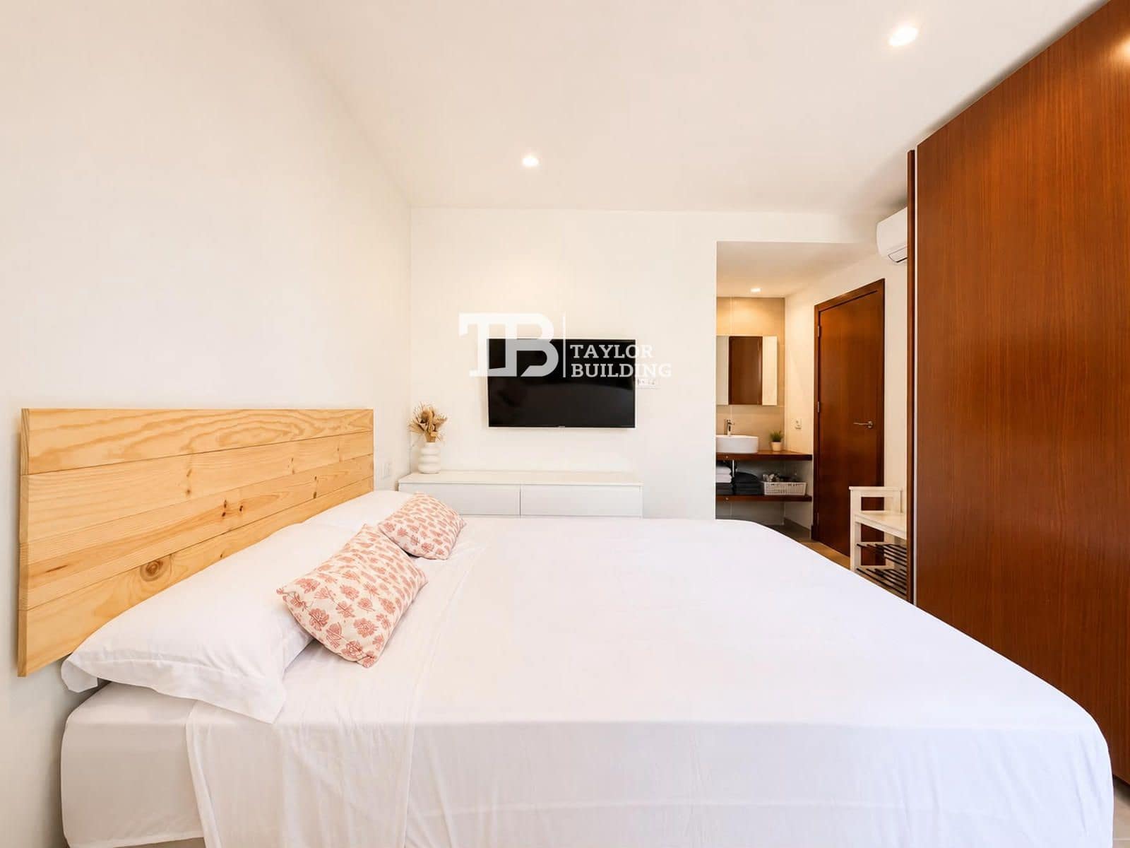 2 bedroom Flat for sale in Son Ferriol with garage - € 515,000 (Ref: 9927952)