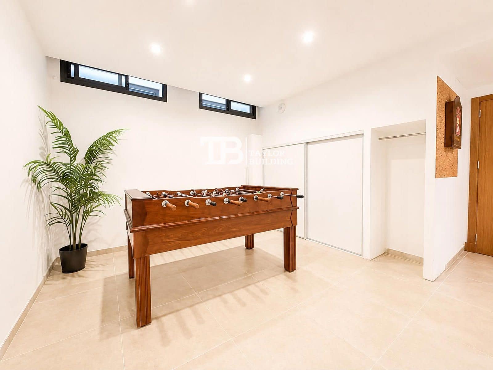 2 bedroom Flat for sale in Son Ferriol with garage - € 515,000 (Ref: 9927952)