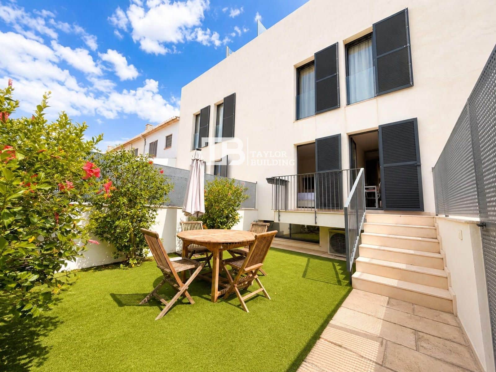 2 bedroom Flat for sale in Son Ferriol with garage - € 515,000 (Ref: 9927952)