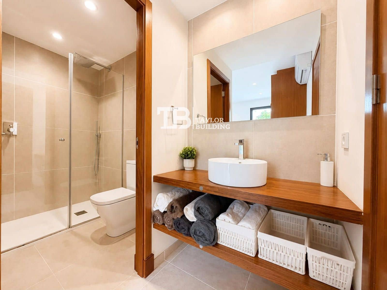 2 bedroom Flat for sale in Son Ferriol with garage - € 515,000 (Ref: 9927952)