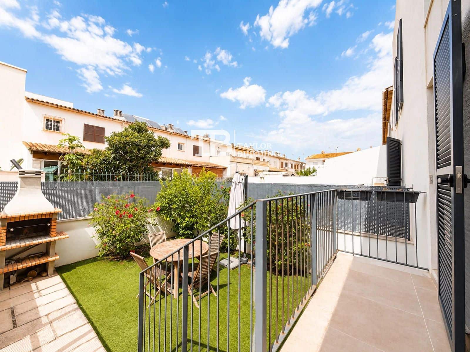 2 bedroom Flat for sale in Son Ferriol with garage - € 515,000 (Ref: 9927952)