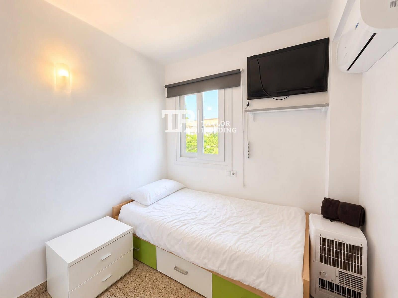 3 bedroom Flat for sale in Son Ferrer with garage - € 375,000 (Ref: 9953393)