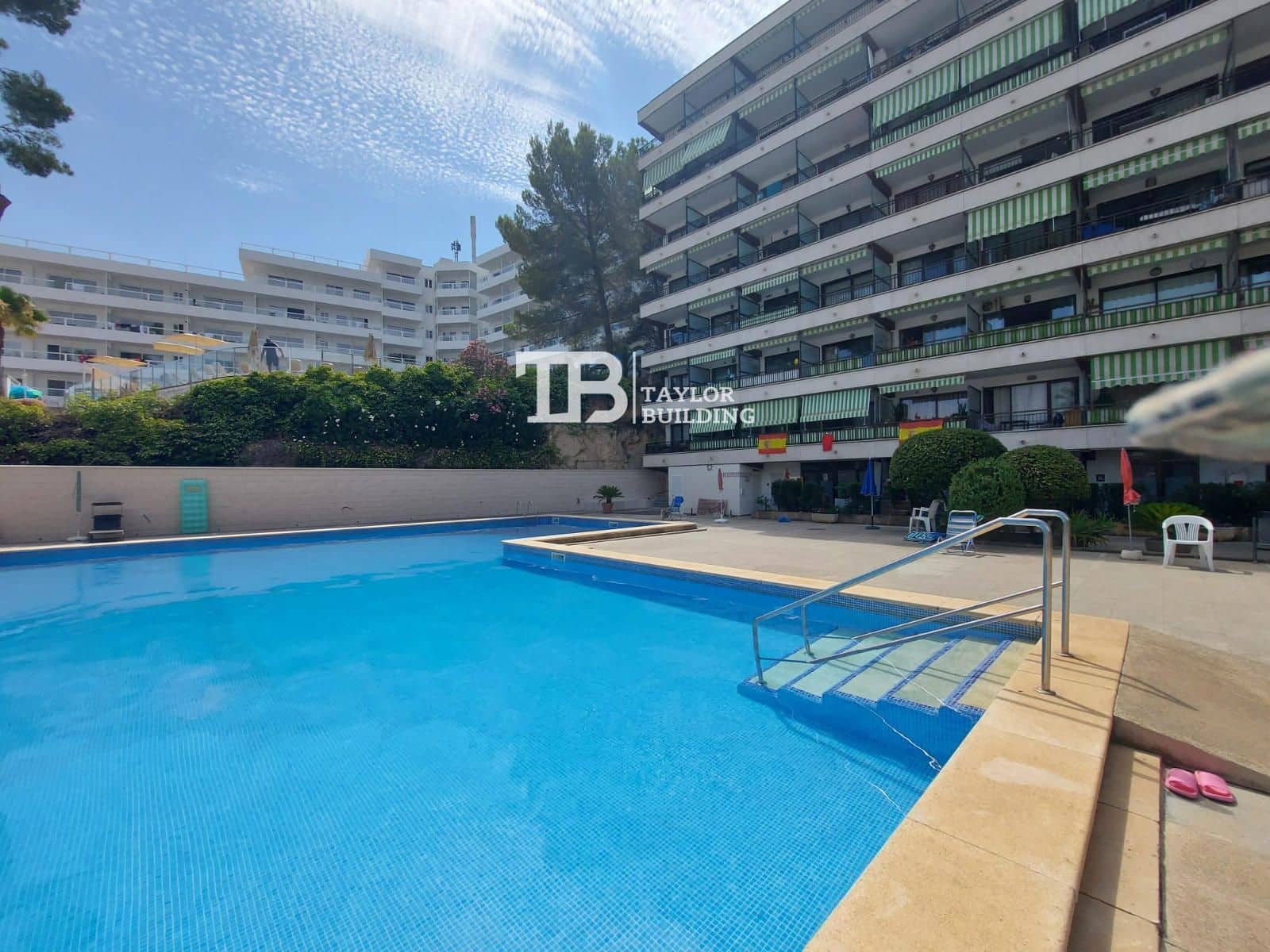 Apartamento para venda em Santa Ponsa com piscina - 250 000 € (Ref: 9973747)