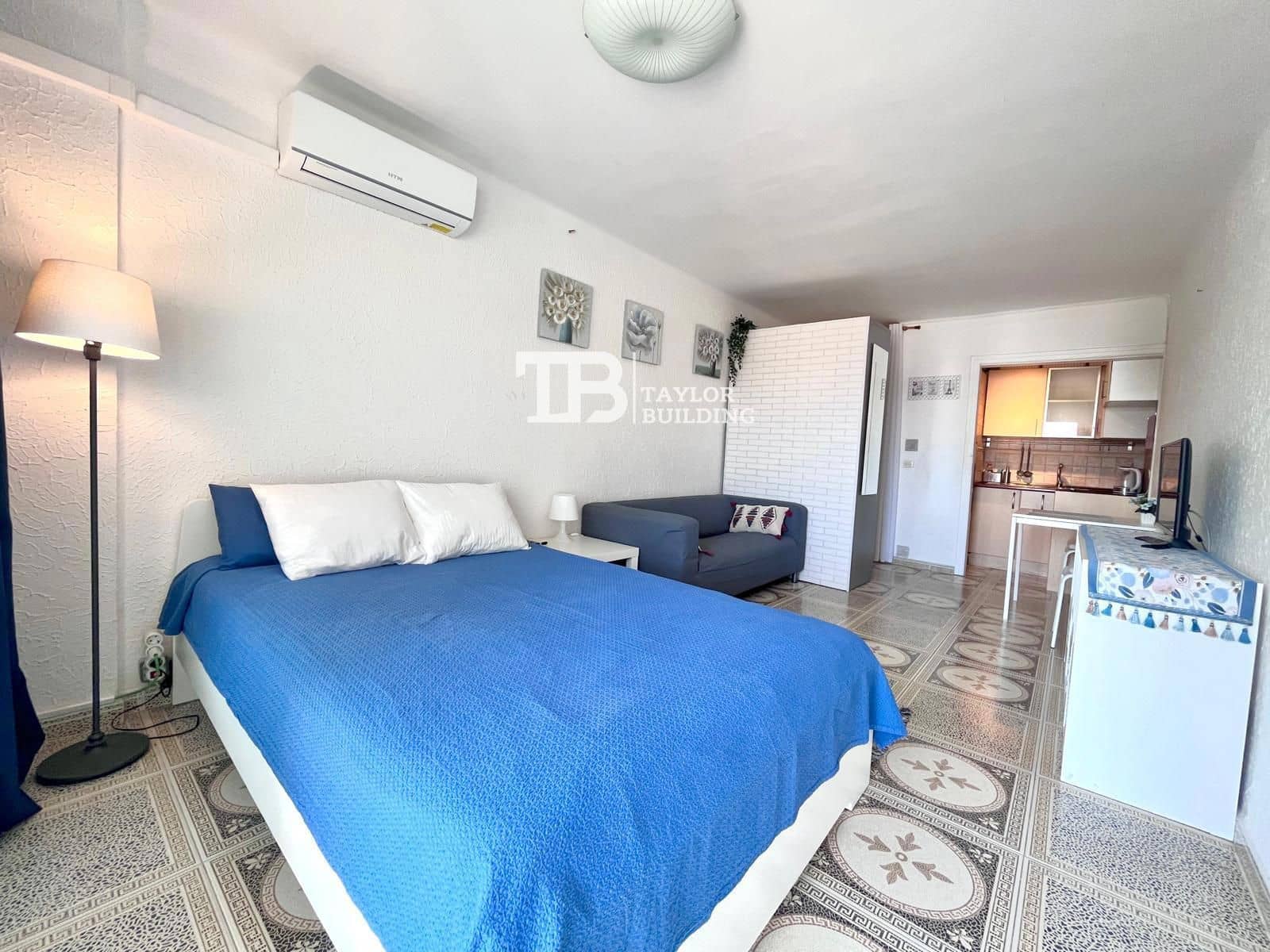 Apartamento para venda em Santa Ponsa com piscina - 250 000 € (Ref: 9973747)