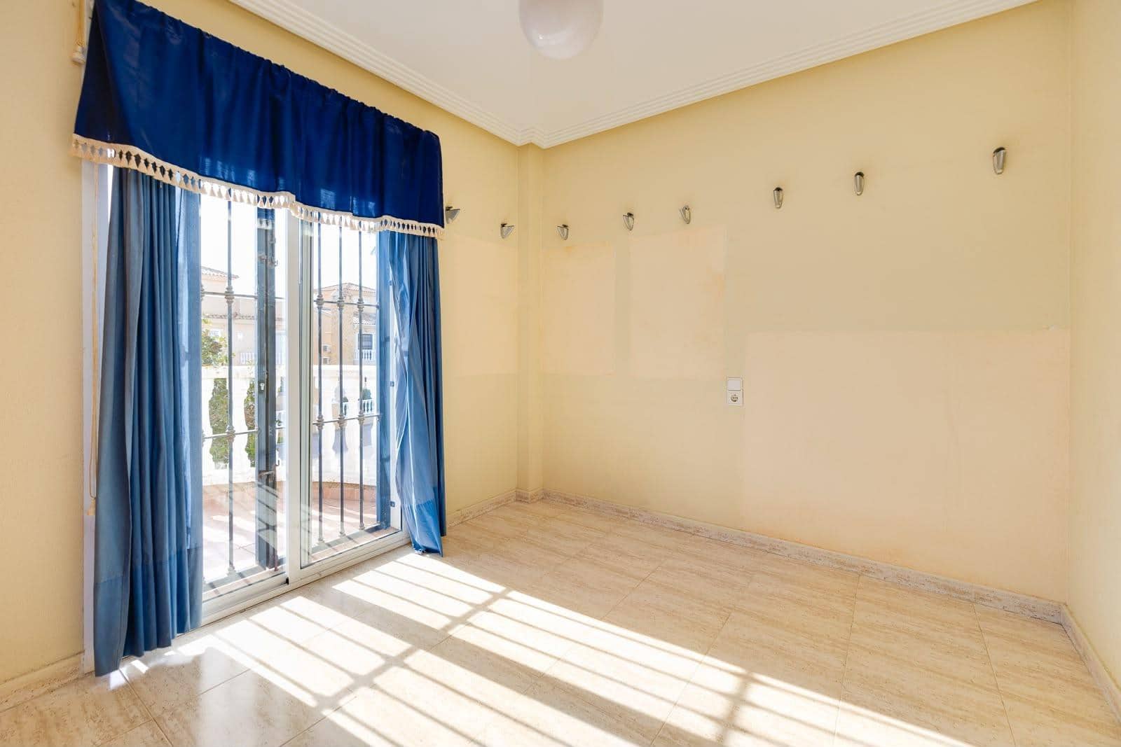 4 bedroom Villa for sale in Aguas Nuevas with pool garage - € 289,000 (Ref: 10004111)