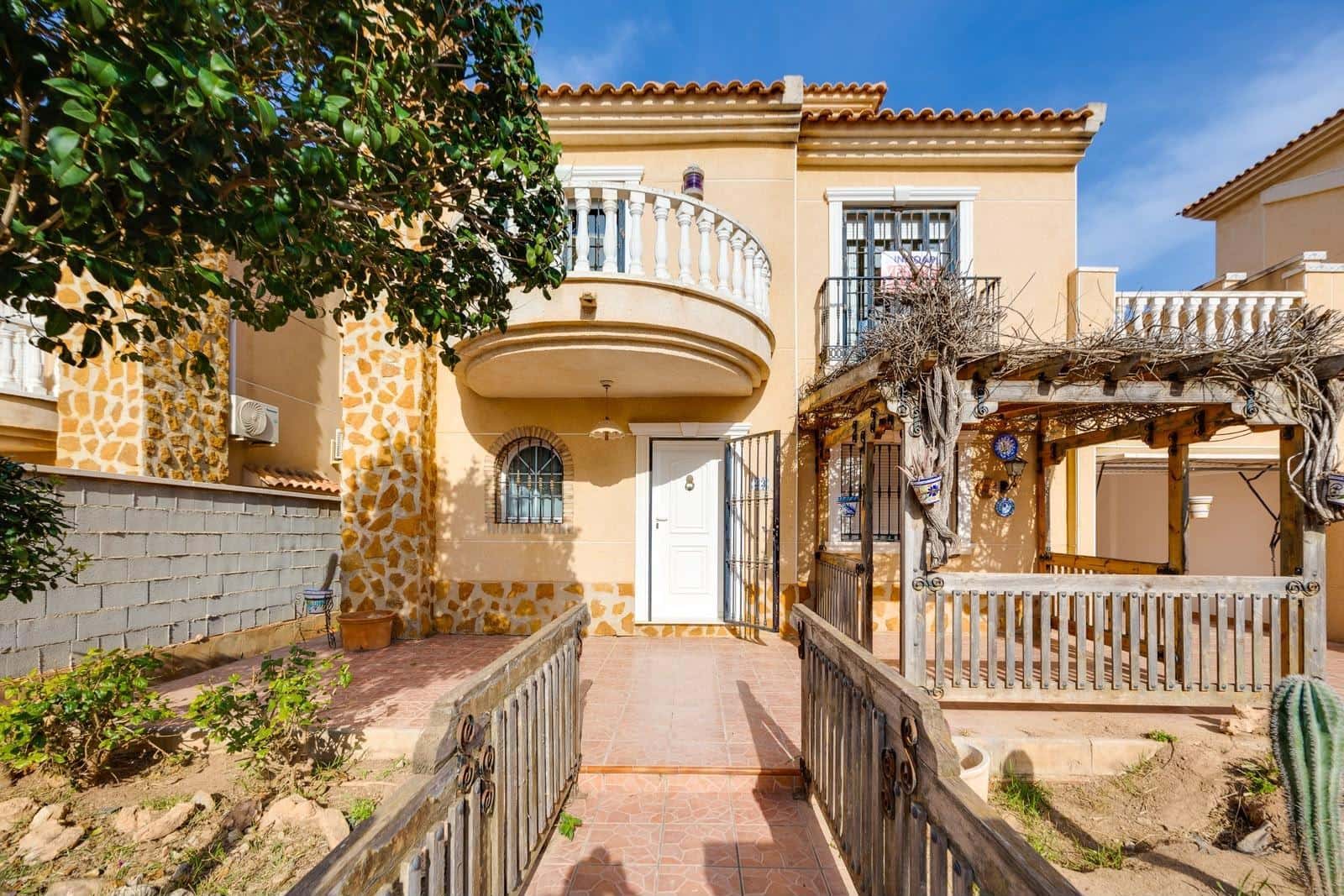 4 bedroom Villa for sale in Aguas Nuevas with pool garage - € 289,000 (Ref: 10004111)