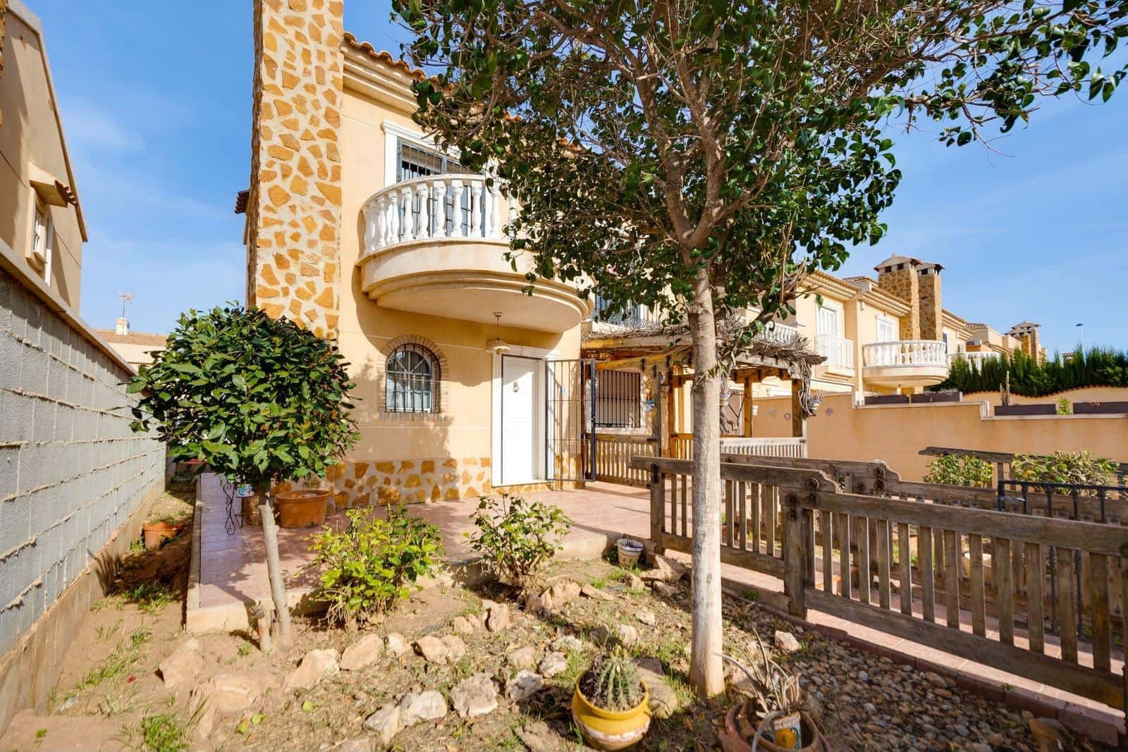 4 bedroom Villa for sale in Aguas Nuevas with pool garage - € 289,000 (Ref: 10004111)