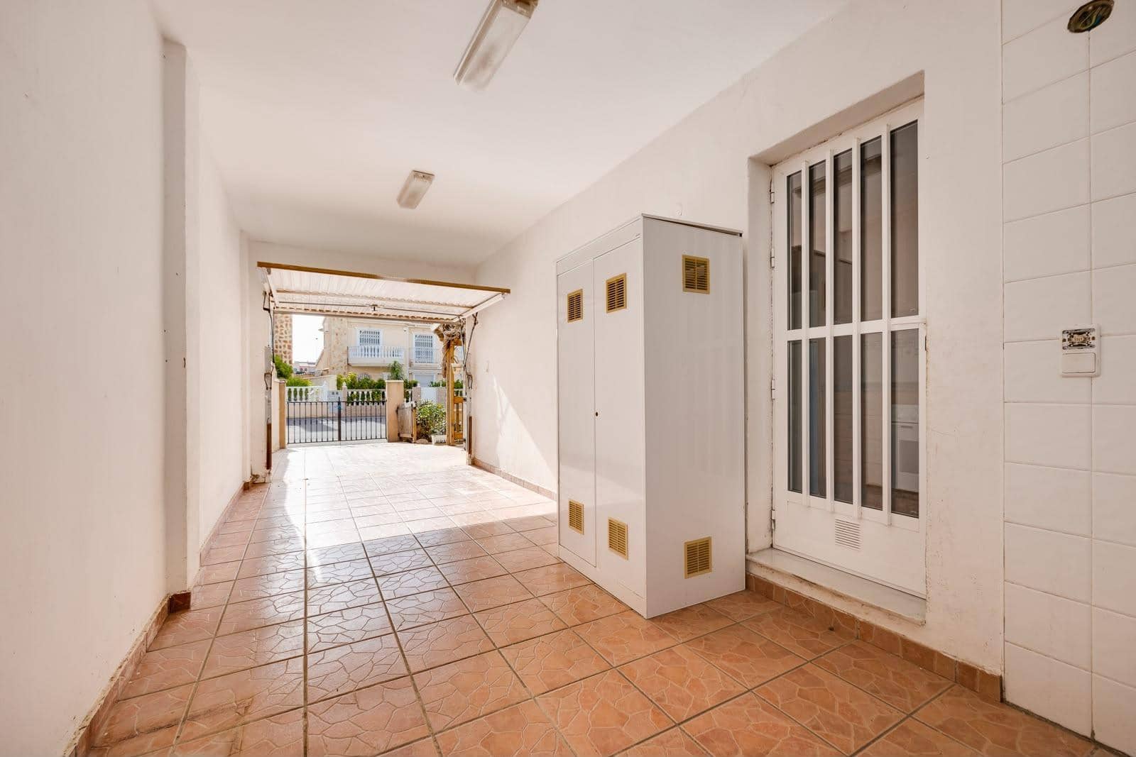 4 bedroom Villa for sale in Aguas Nuevas with pool garage - € 289,000 (Ref: 10004111)