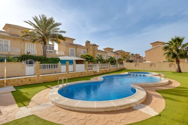 4 soveværelse Villa til salg i Aguas Nuevas, Torrevieja med swimmingpool garage - € 289.000 (Ref: 10004111)