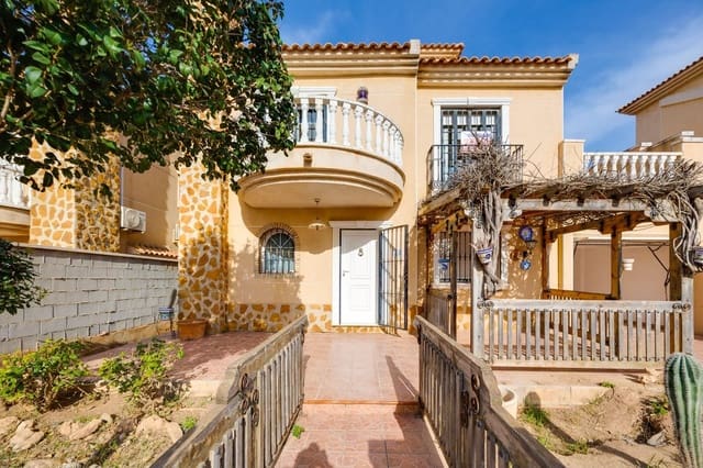 4 soveværelse Villa til salg i Aguas Nuevas, Torrevieja med swimmingpool garage - € 289.000 (Ref: 10004111)