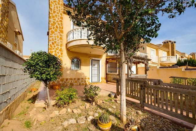 4 soveværelse Villa til salg i Aguas Nuevas, Torrevieja med swimmingpool garage - € 289.000 (Ref: 10004111)