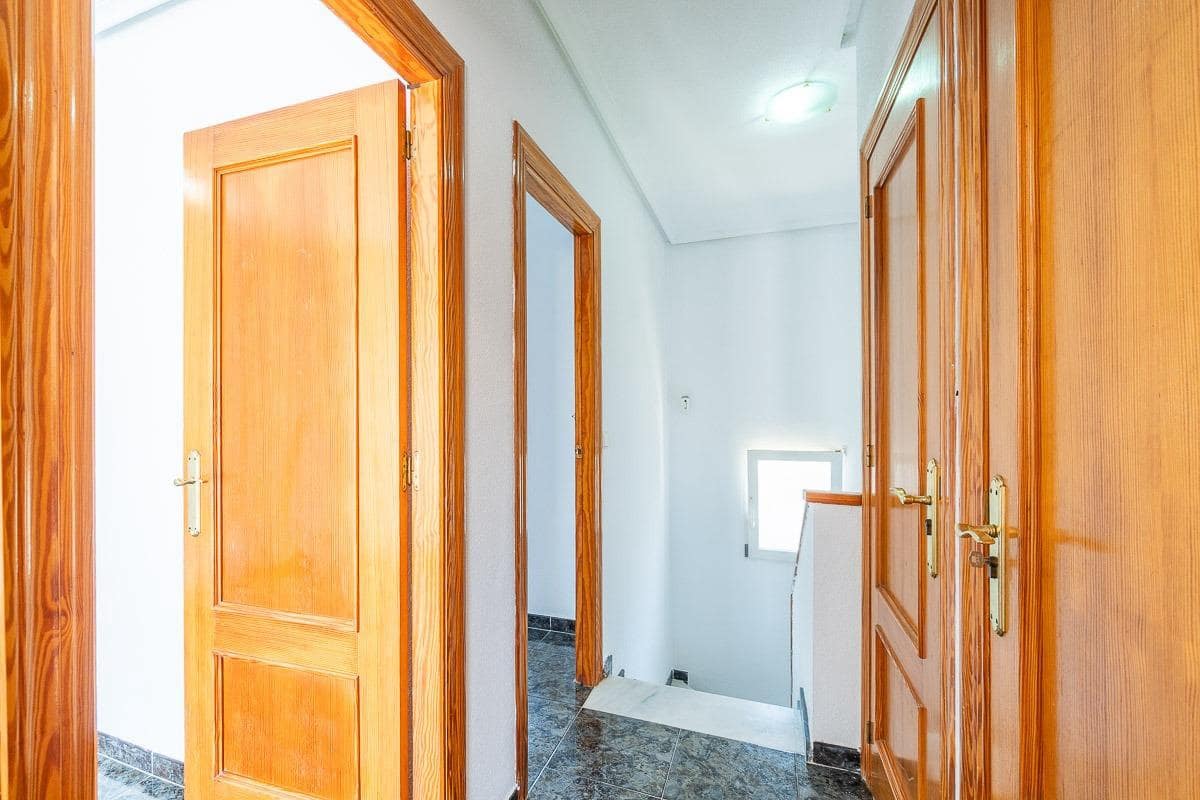 3 soveværelse Semi-Rækkehus til salg i La Zenia - € 297.000 (Ref: 10006596)