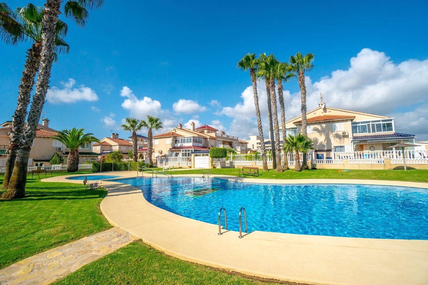 3 soverom Villa til salgs i Orihuela Costa med svømmebasseng - € 265 000 (Ref: 10006597)
