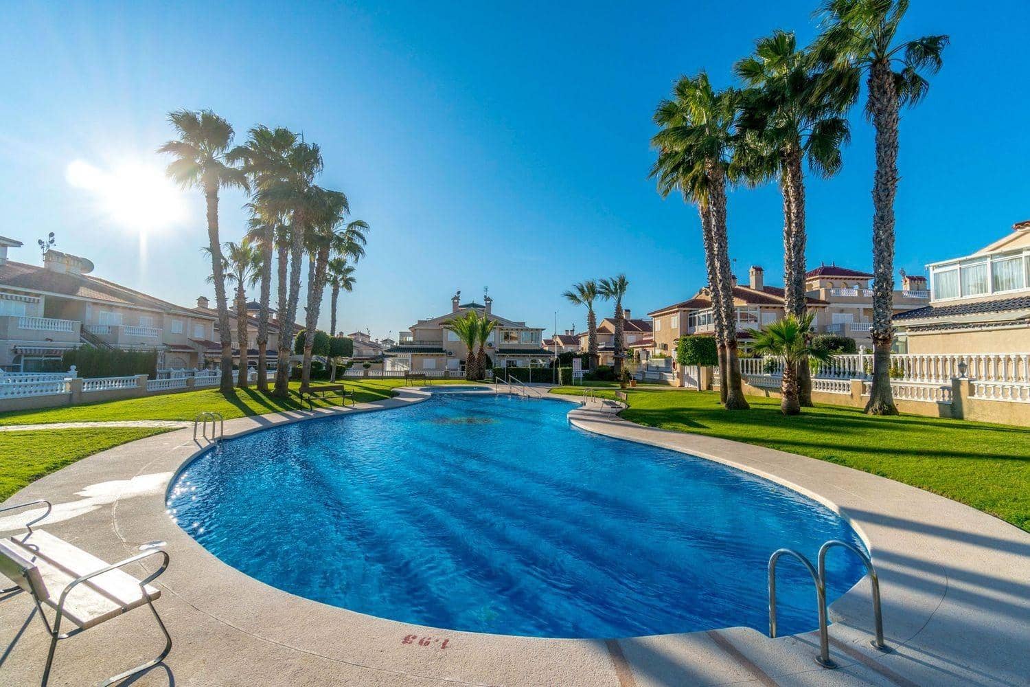 3 soverom Villa til salgs i Orihuela Costa med svømmebasseng - € 265 000 (Ref: 10006597)