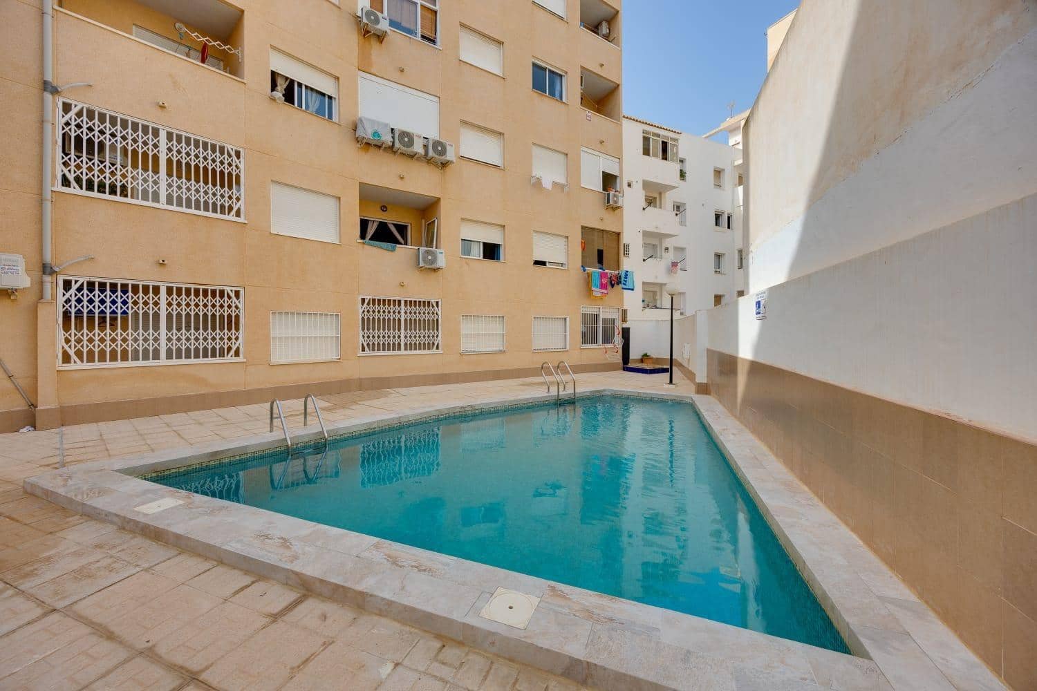 2 sypialnia Apartament na sprzedaż w Torrevieja z basenem - 143 000 € (Ref: 10007454)