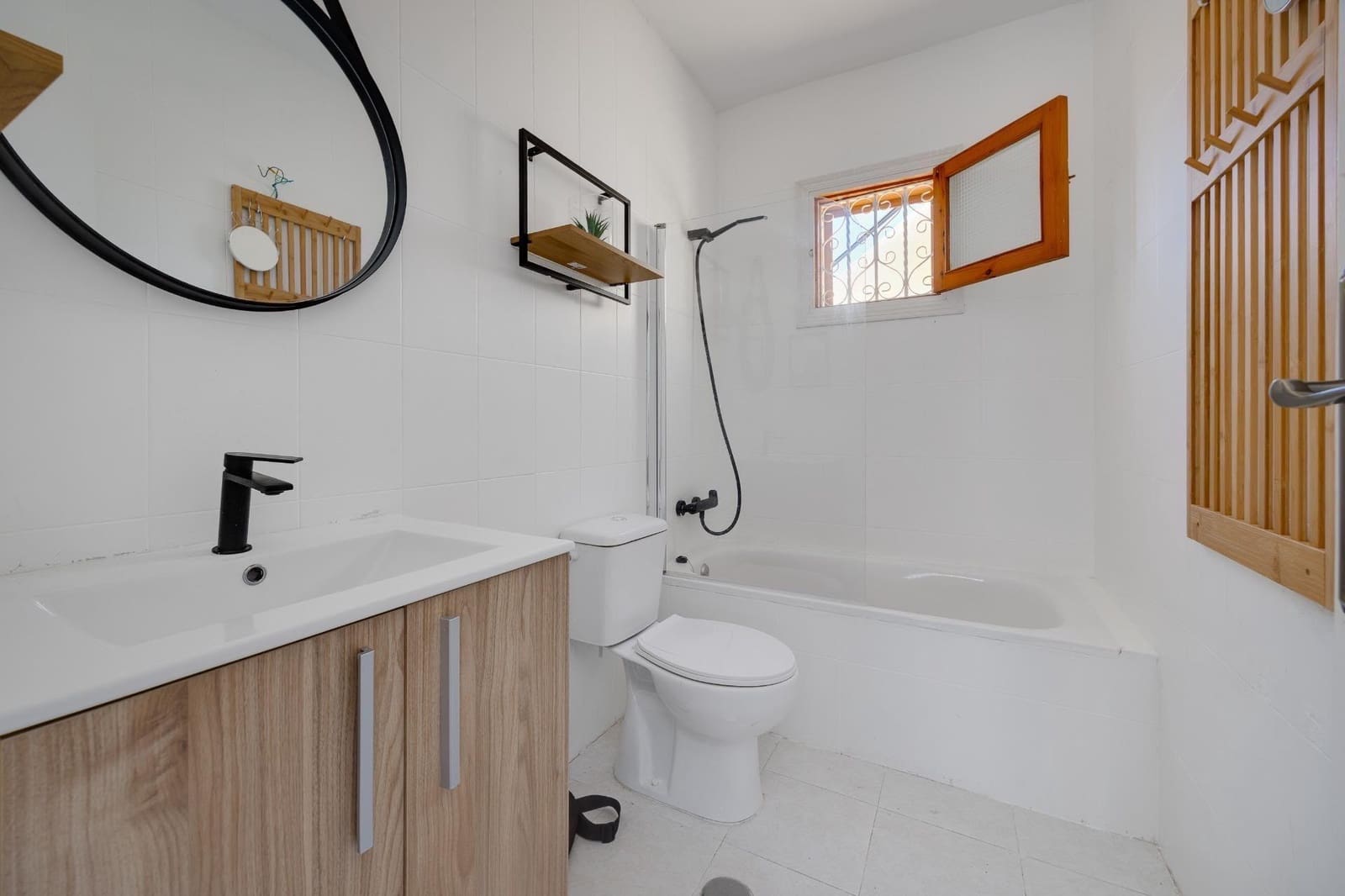 Ático de 2 habitaciones en Torrevieja en venta - 147.000 € (Ref: 10009257)