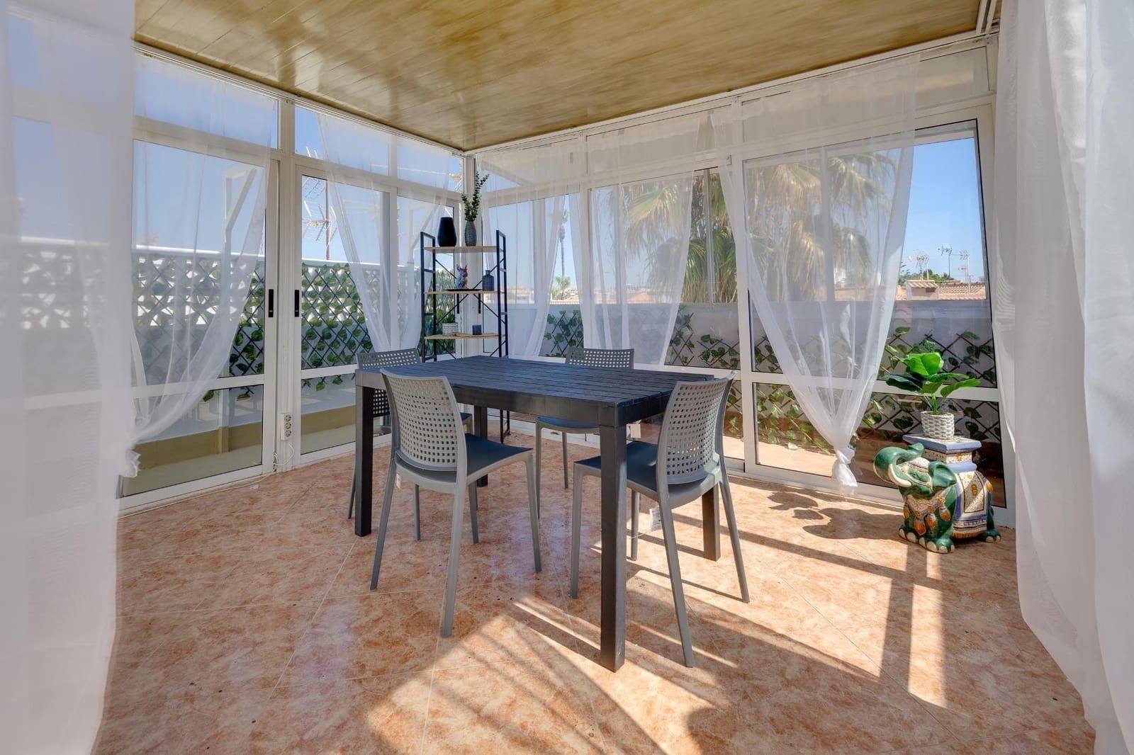 Ático de 2 habitaciones en Torrevieja en venta - 147.000 € (Ref: 10009257)