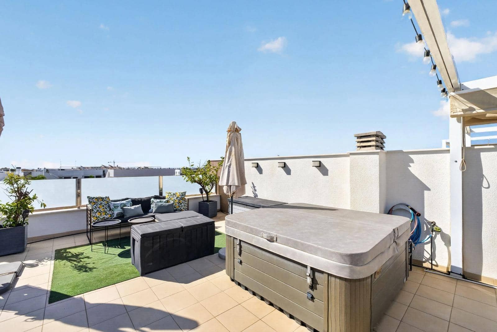 Ático de 2 habitaciones en Torre de la Horadada en venta con piscina - 285.000 € (Ref: 10011611)