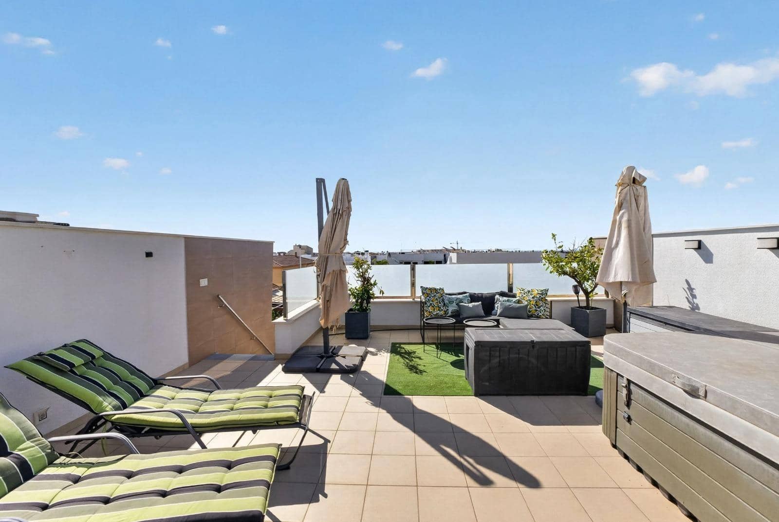 Ático de 2 habitaciones en Torre de la Horadada en venta con piscina - 285.000 € (Ref: 10011611)