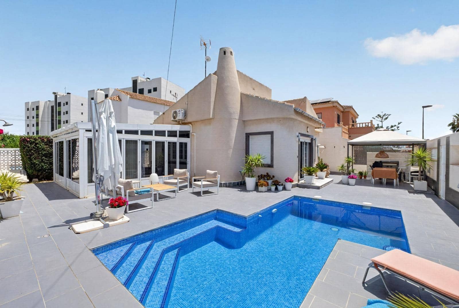 2 slaapkamer Villa te koop in Pilar de la Horadada met zwembad garage - € 379.000 (Ref: 10015765)