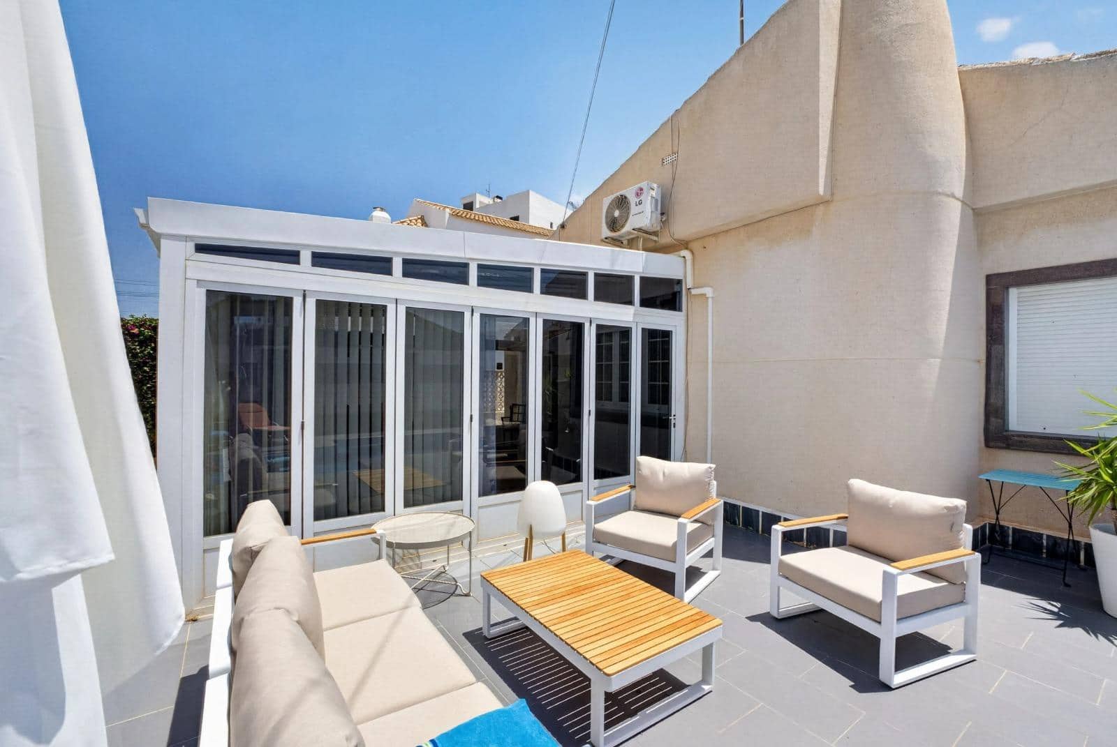 2 slaapkamer Villa te koop in Pilar de la Horadada met zwembad garage - € 379.000 (Ref: 10015765)