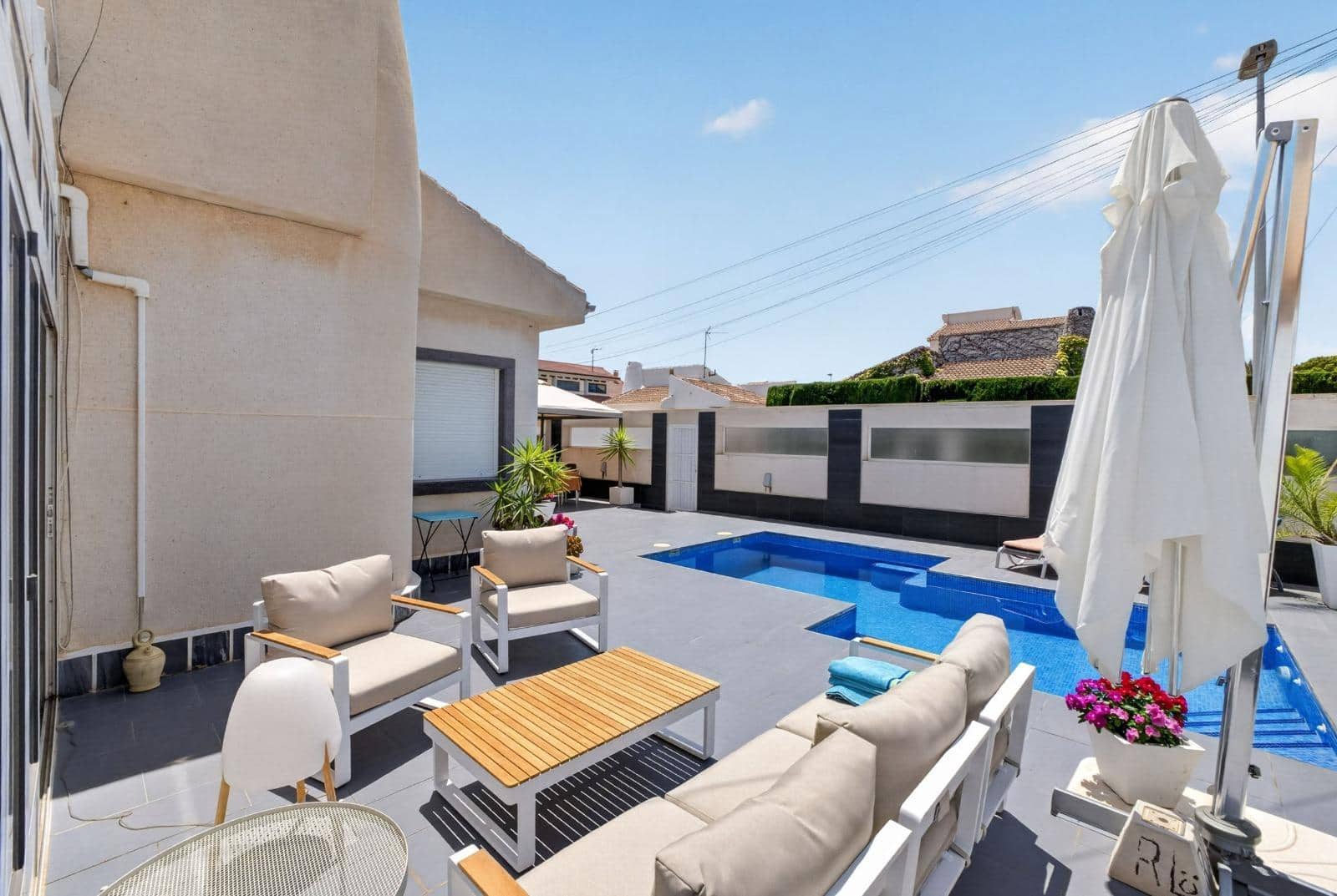 2 slaapkamer Villa te koop in Pilar de la Horadada met zwembad garage - € 379.000 (Ref: 10015765)