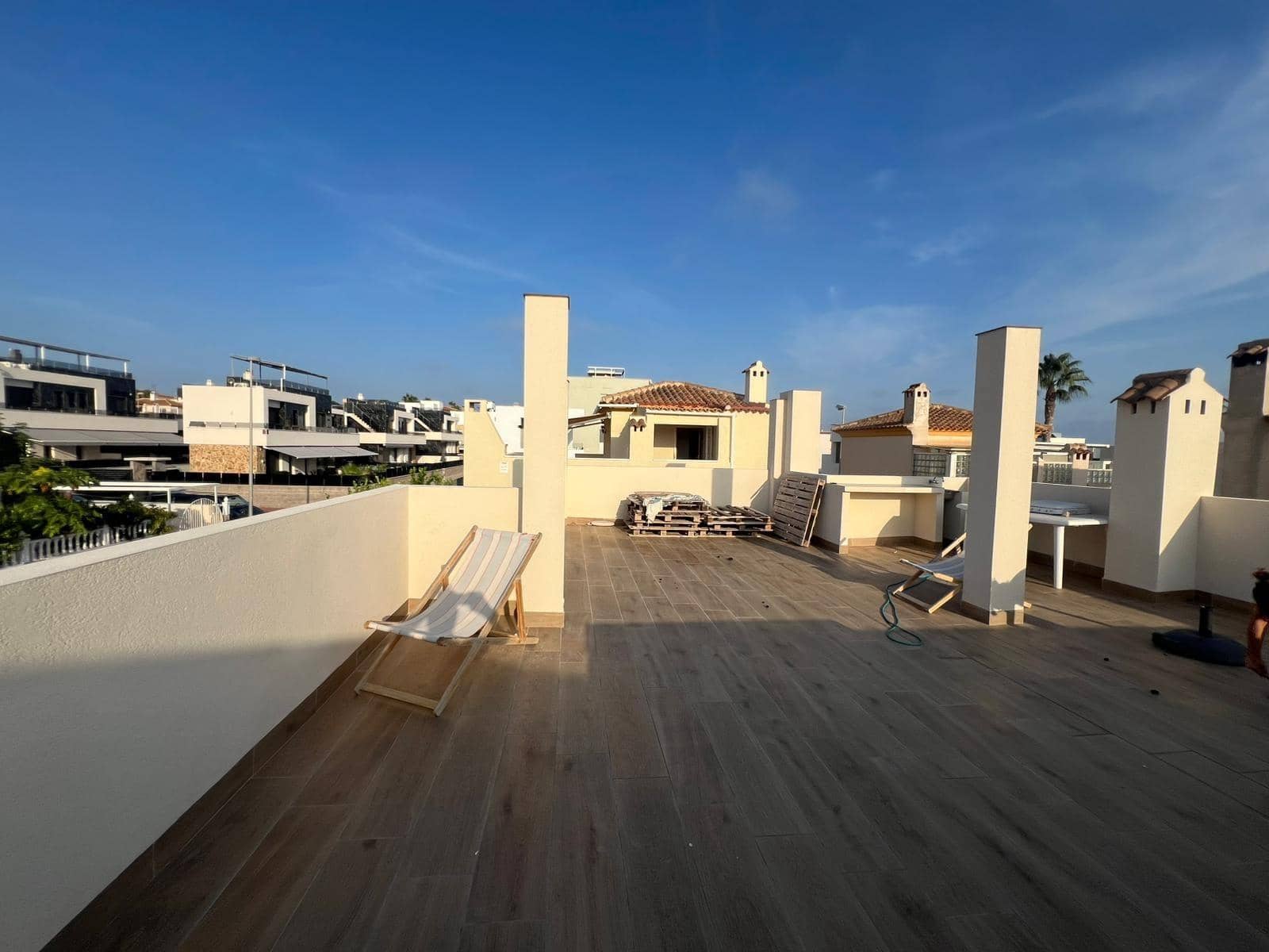 Bungalow de 2 habitaciones en Torrevieja en venta con piscina - 260.000 € (Ref: 10019179)
