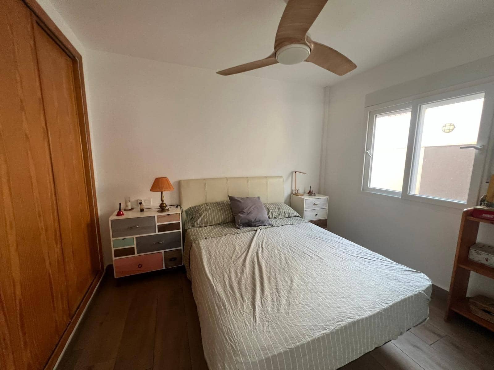 Bungalow de 2 habitaciones en Torrevieja en venta con piscina - 260.000 € (Ref: 10019179)