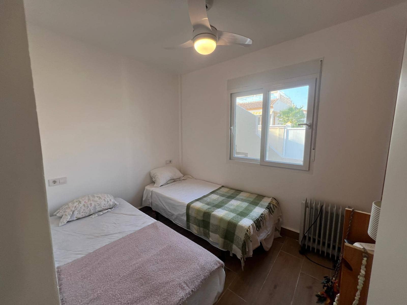 Bungalow de 2 habitaciones en Torrevieja en venta con piscina - 260.000 € (Ref: 10019179)