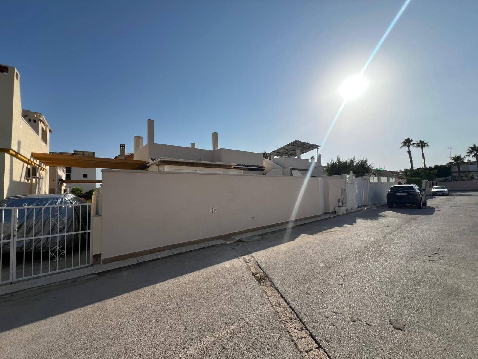 Bungalow de 2 habitaciones en Torrevieja en venta con piscina - 260.000 € (Ref: 10019179)