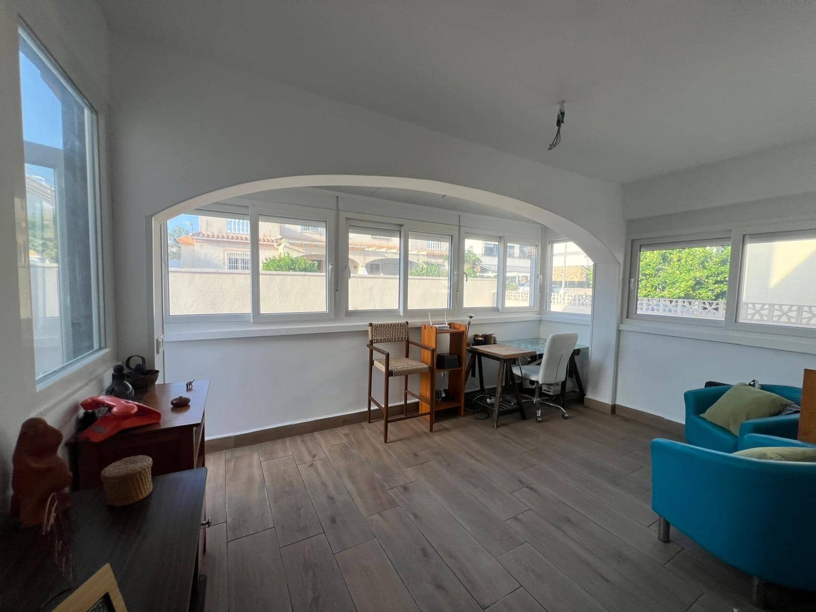Bungalow de 2 habitaciones en Torrevieja en venta con piscina - 260.000 € (Ref: 10019179)