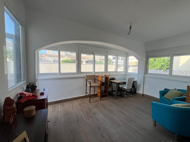 Bungalow de 2 habitaciones en Parque Acuático - Sector 25, Torrevieja en venta con piscina - 260.000 € (Ref: 10019179)