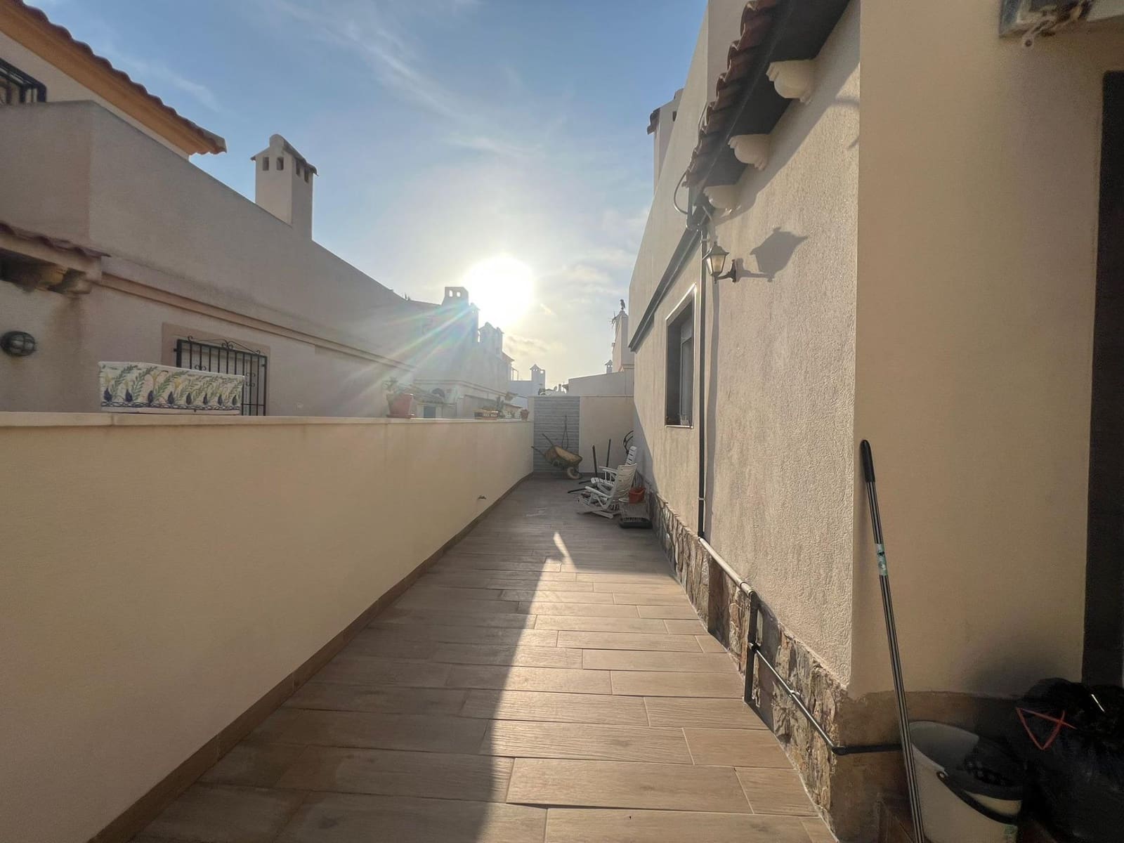 Bungalow de 2 habitaciones en Torrevieja en venta con piscina - 260.000 € (Ref: 10019179)