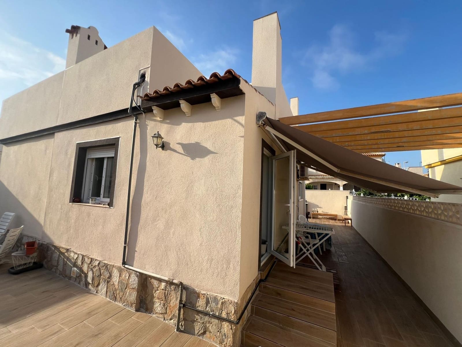 Bungalow de 2 habitaciones en Torrevieja en venta con piscina - 260.000 € (Ref: 10019179)
