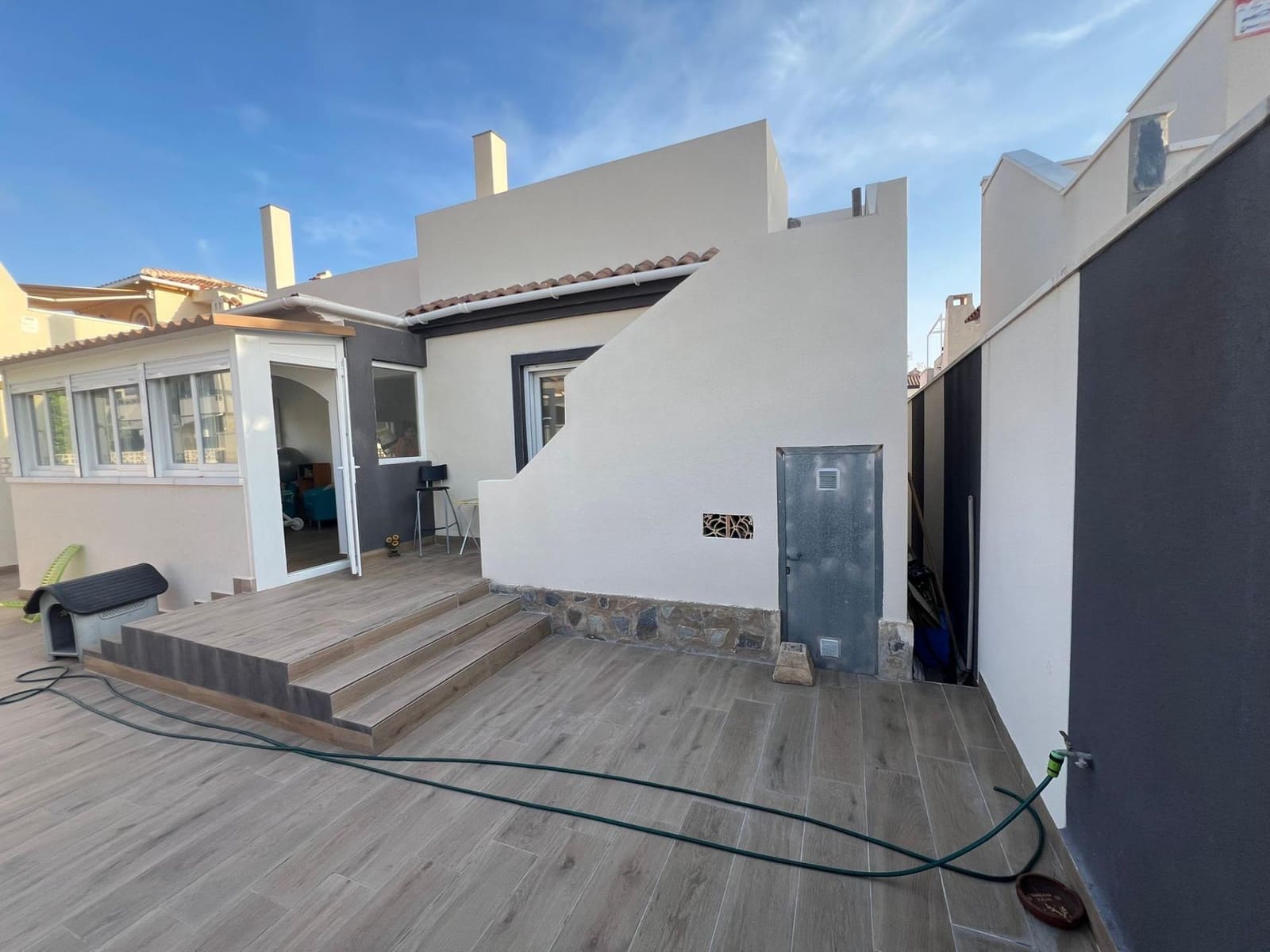 Bungalow de 2 habitaciones en Torrevieja en venta con piscina - 260.000 € (Ref: 10019179)