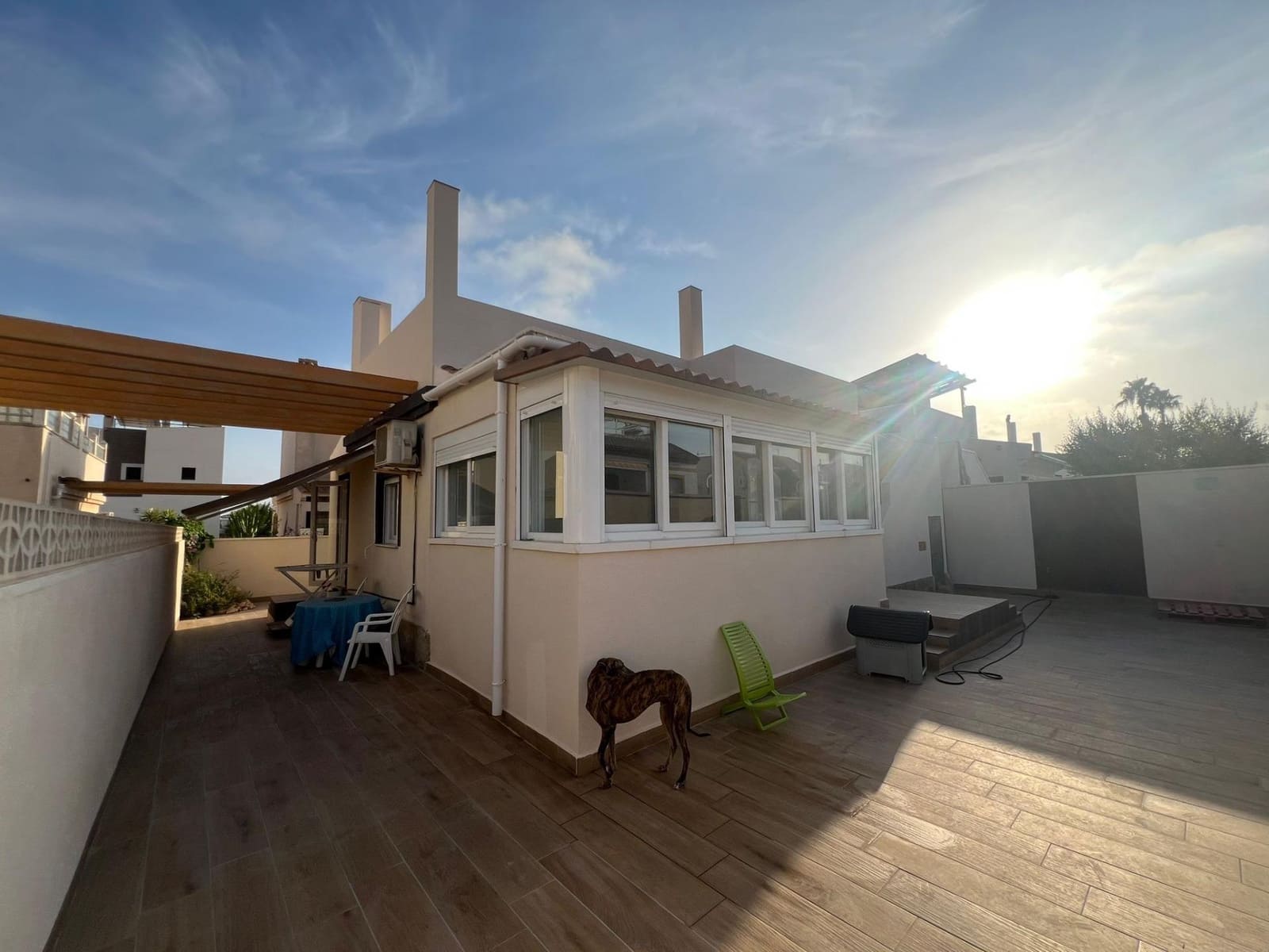 Bungalow de 2 habitaciones en Torrevieja en venta con piscina - 260.000 € (Ref: 10019179)