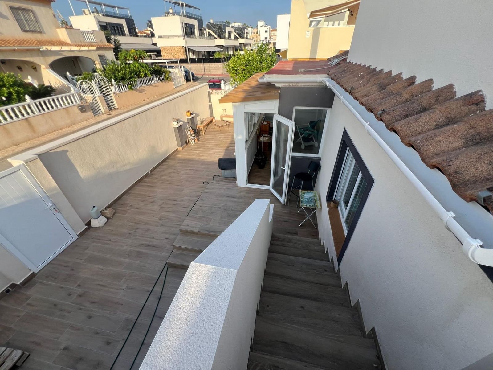 Bungalow de 2 habitaciones en Torrevieja en venta con piscina - 260.000 € (Ref: 10019179)