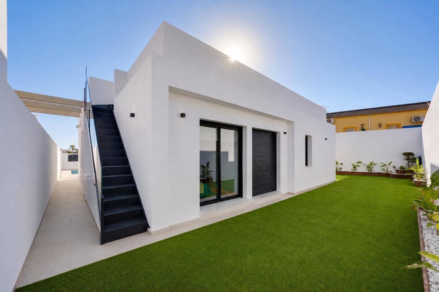 3 soveværelse Villa til salg i Torrevieja med swimmingpool - € 790.000 (Ref: 10030710)