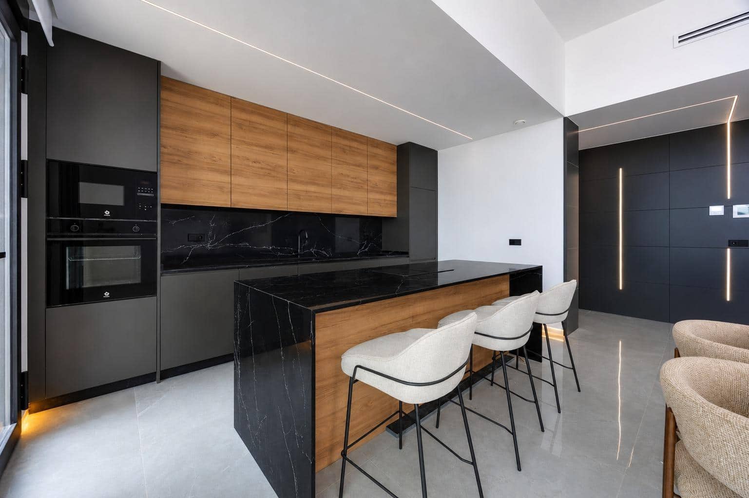 3 soveværelse Villa til salg i Torrevieja med swimmingpool - € 790.000 (Ref: 10030710)