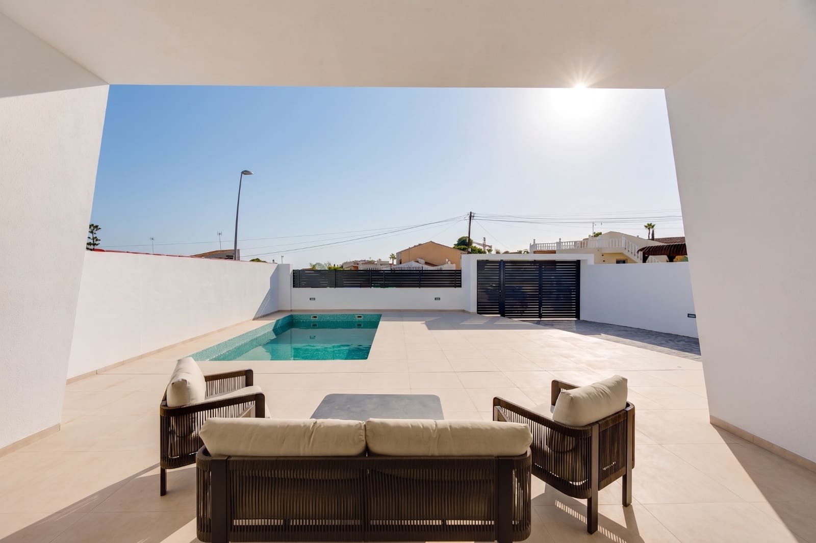 3 soveværelse Villa til salg i Torrevieja med swimmingpool - € 790.000 (Ref: 10030710)