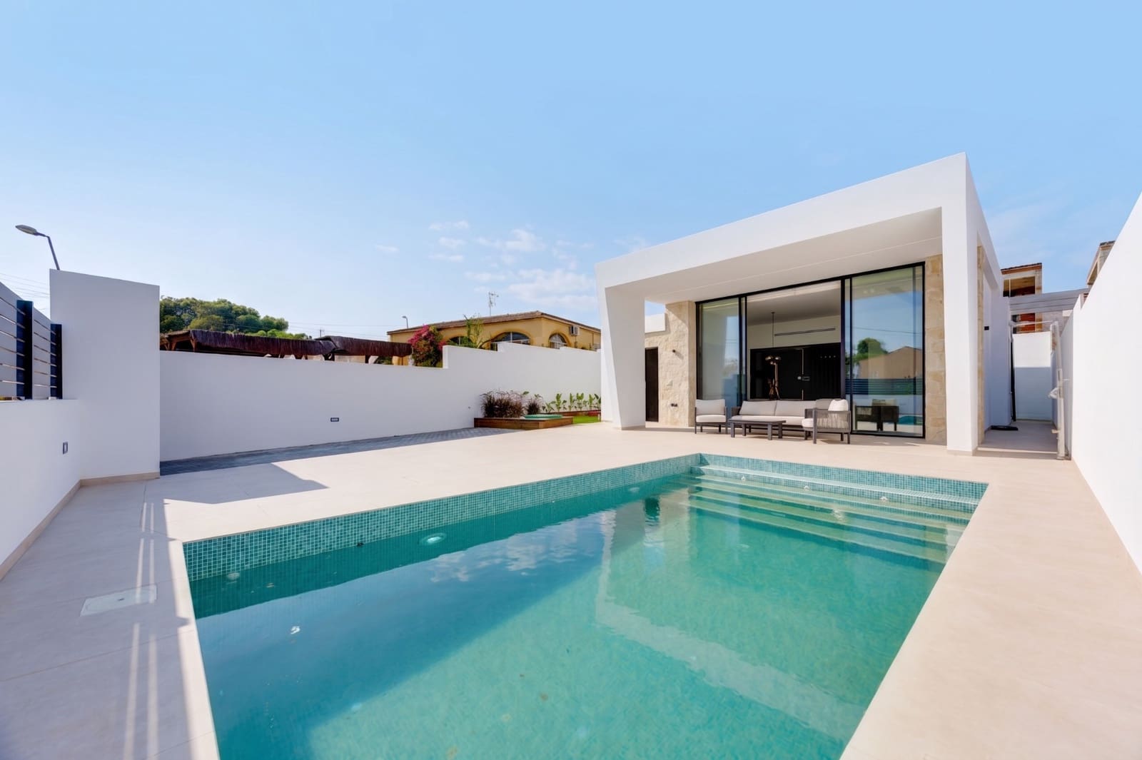 3 soveværelse Villa til salg i Torrevieja med swimmingpool - € 790.000 (Ref: 10030710)