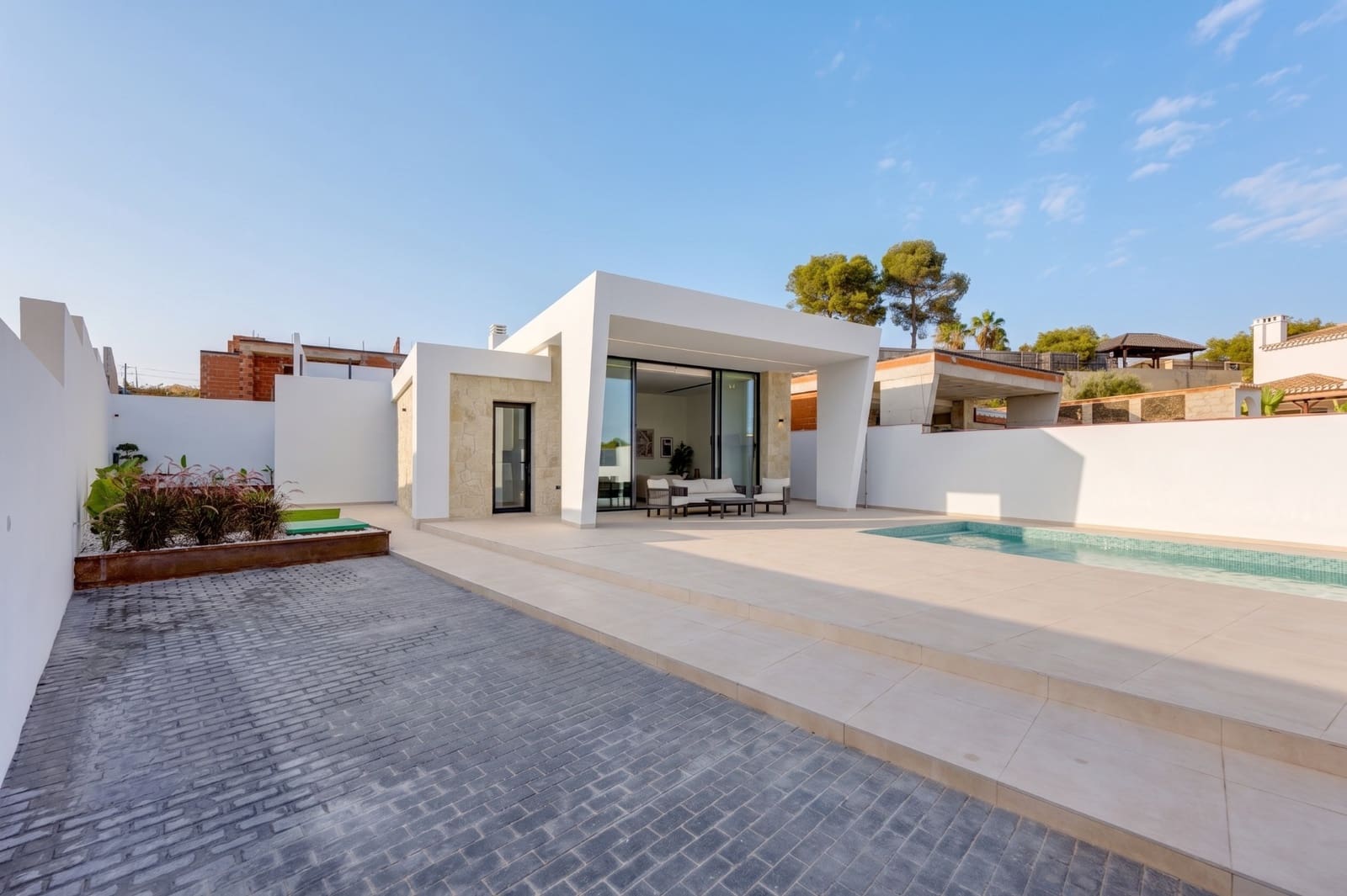 3 soveværelse Villa til salg i Torrevieja med swimmingpool - € 790.000 (Ref: 10030710)