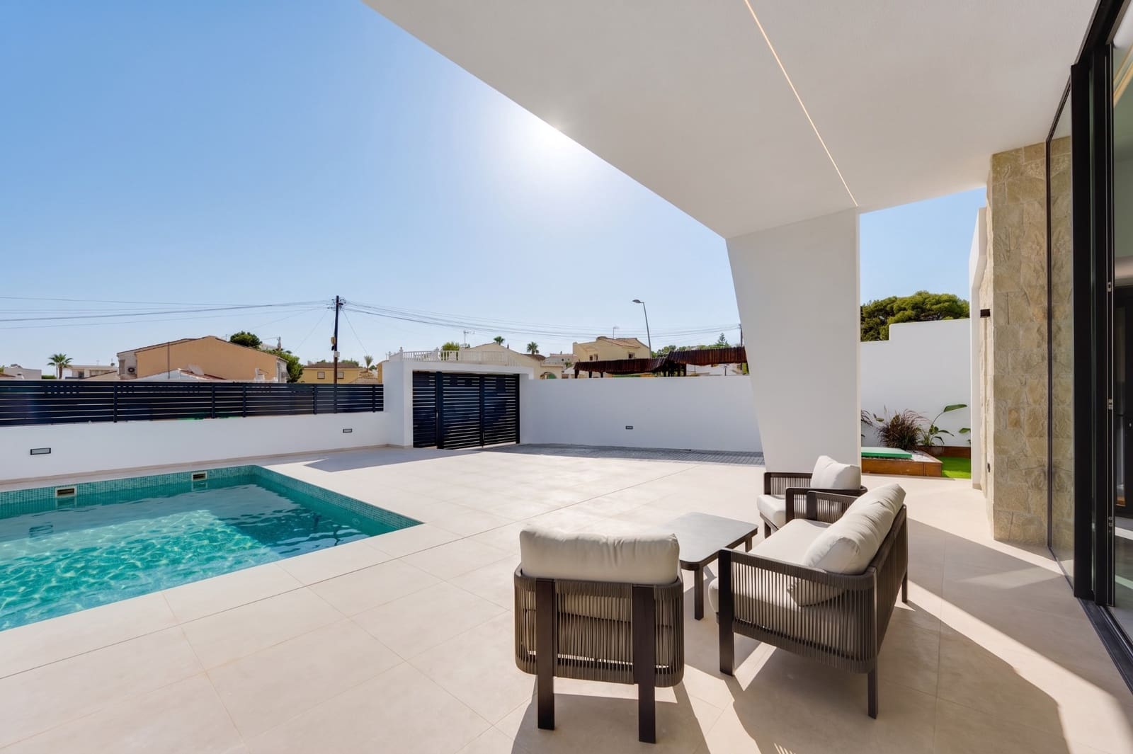 3 soveværelse Villa til salg i Torrevieja med swimmingpool - € 790.000 (Ref: 10030710)