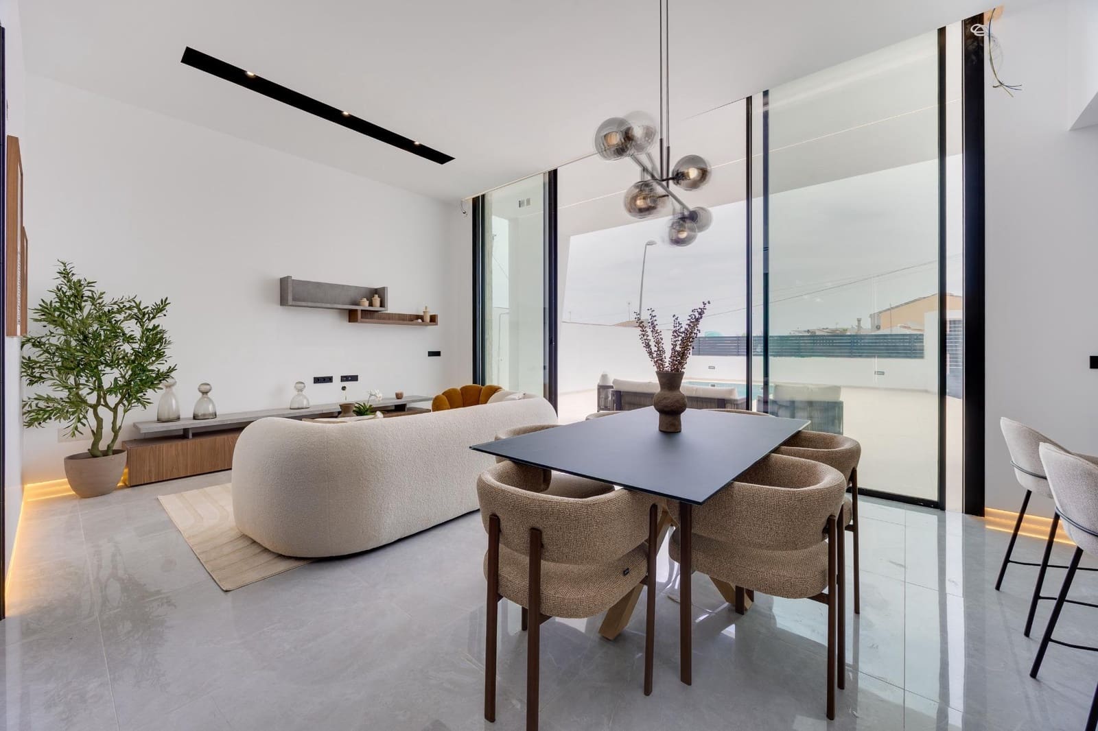 3 soveværelse Villa til salg i Torrevieja med swimmingpool - € 790.000 (Ref: 10030710)