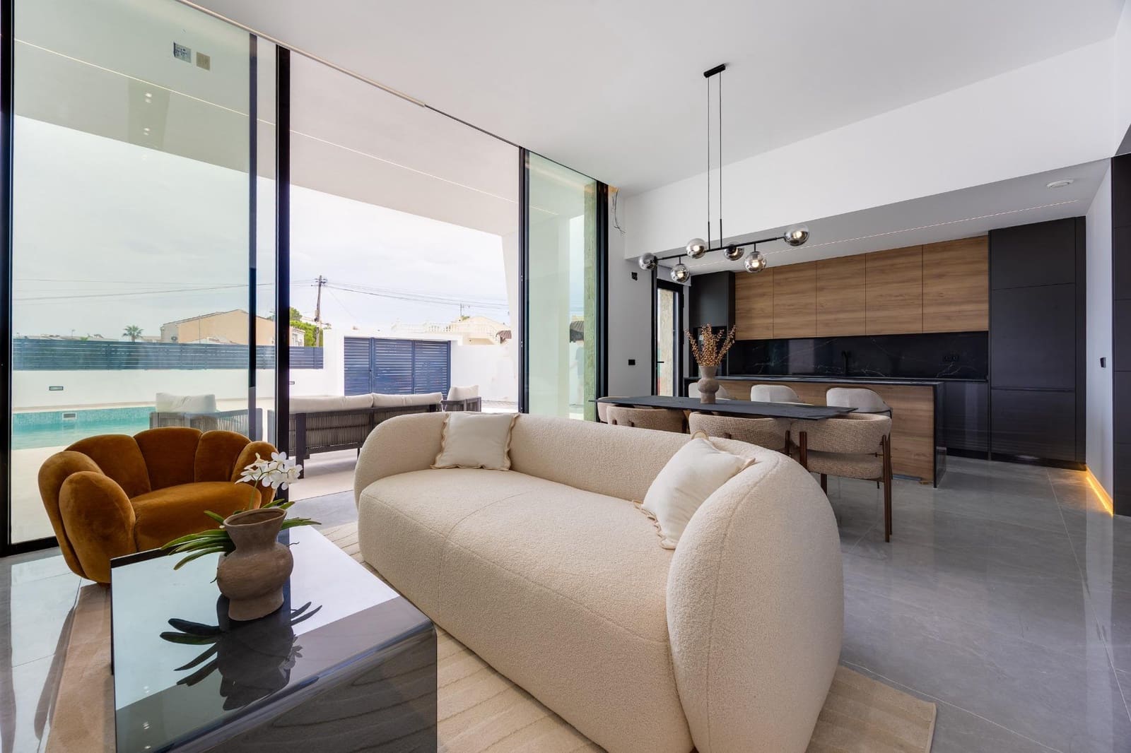 3 soveværelse Villa til salg i Torrevieja med swimmingpool - € 790.000 (Ref: 10030710)