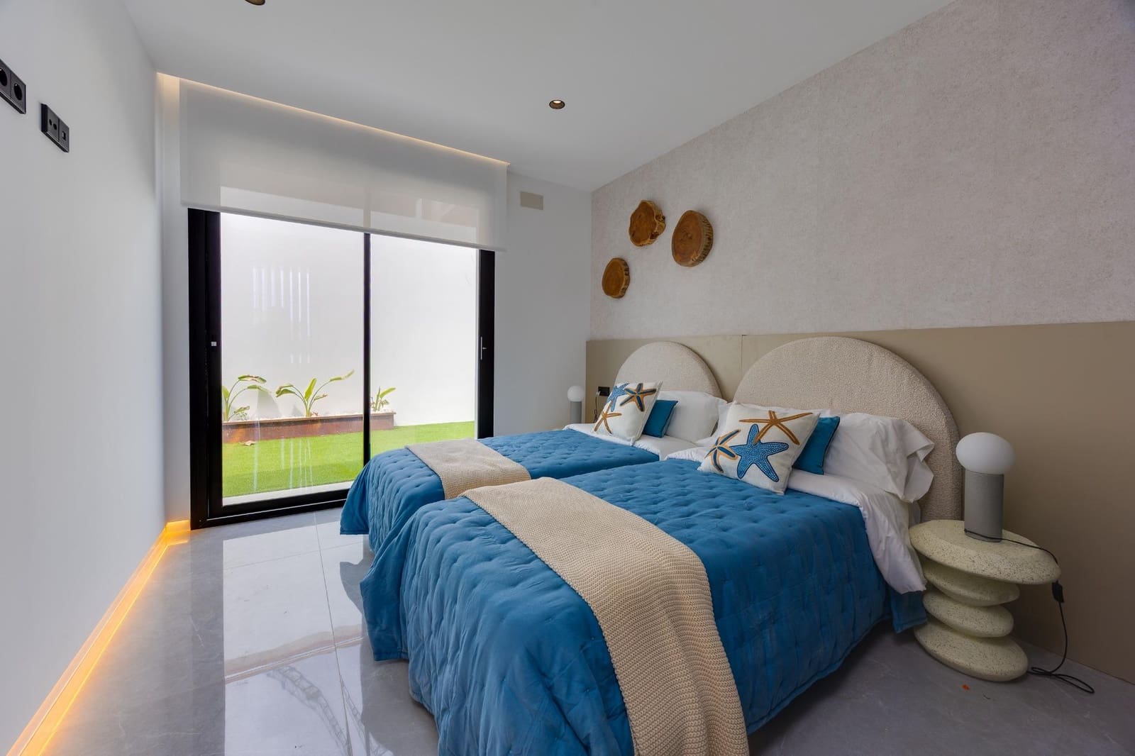 3 soveværelse Villa til salg i Torrevieja med swimmingpool - € 790.000 (Ref: 10030710)