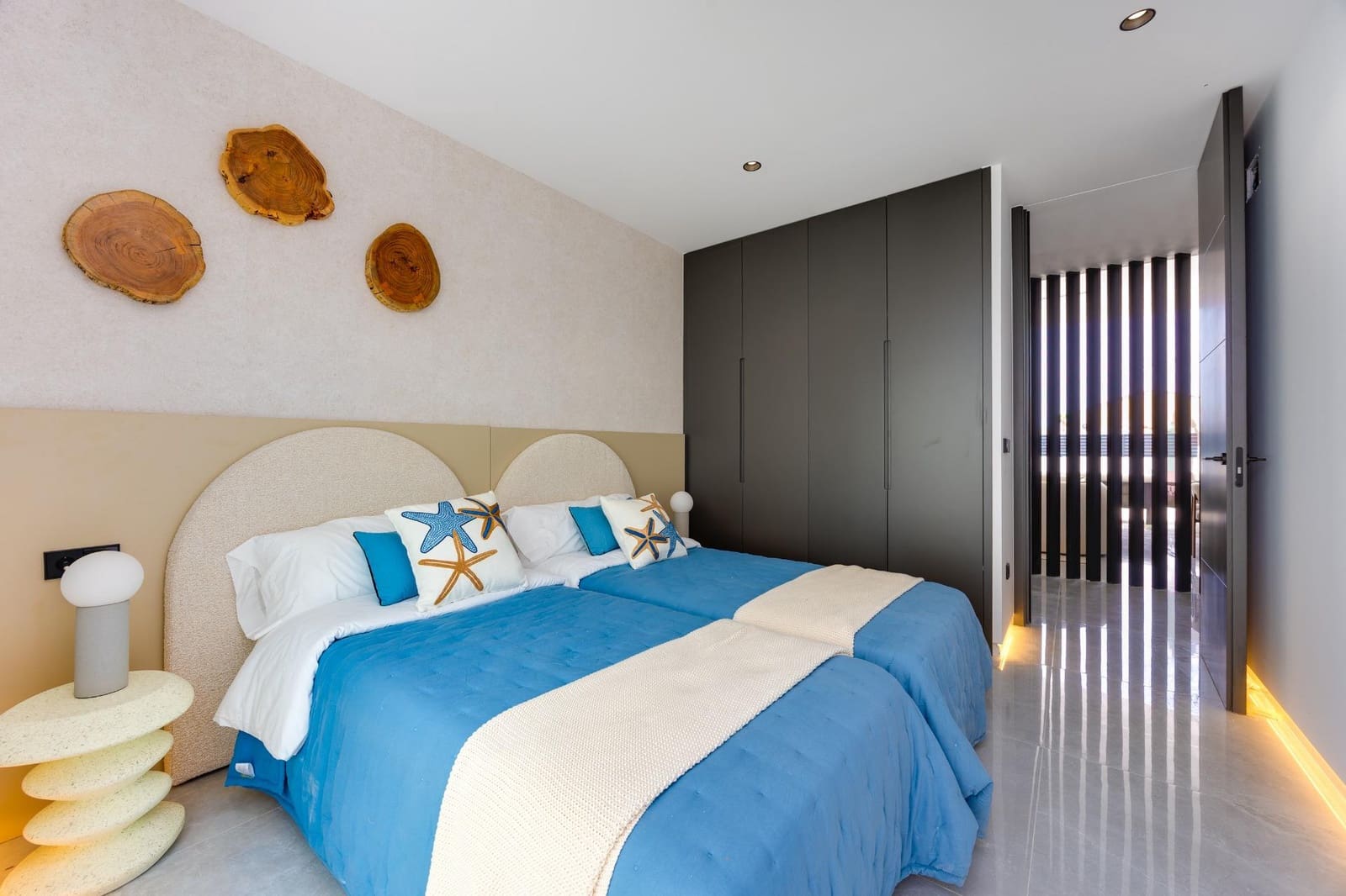 3 soveværelse Villa til salg i Torrevieja med swimmingpool - € 790.000 (Ref: 10030710)